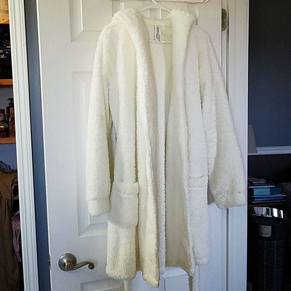 Forever 21 white bathrobe with hood